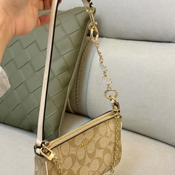 NWT Coach Nolita 19 In Signature Canvas c3308 + Free Camellia Chain - Picture 3 of 8